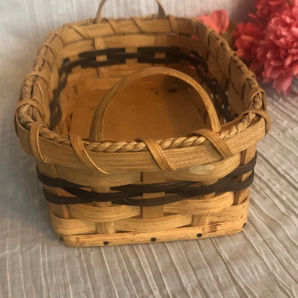 Vintage thick wicker bread basket catch all storage basket bin tan & blue